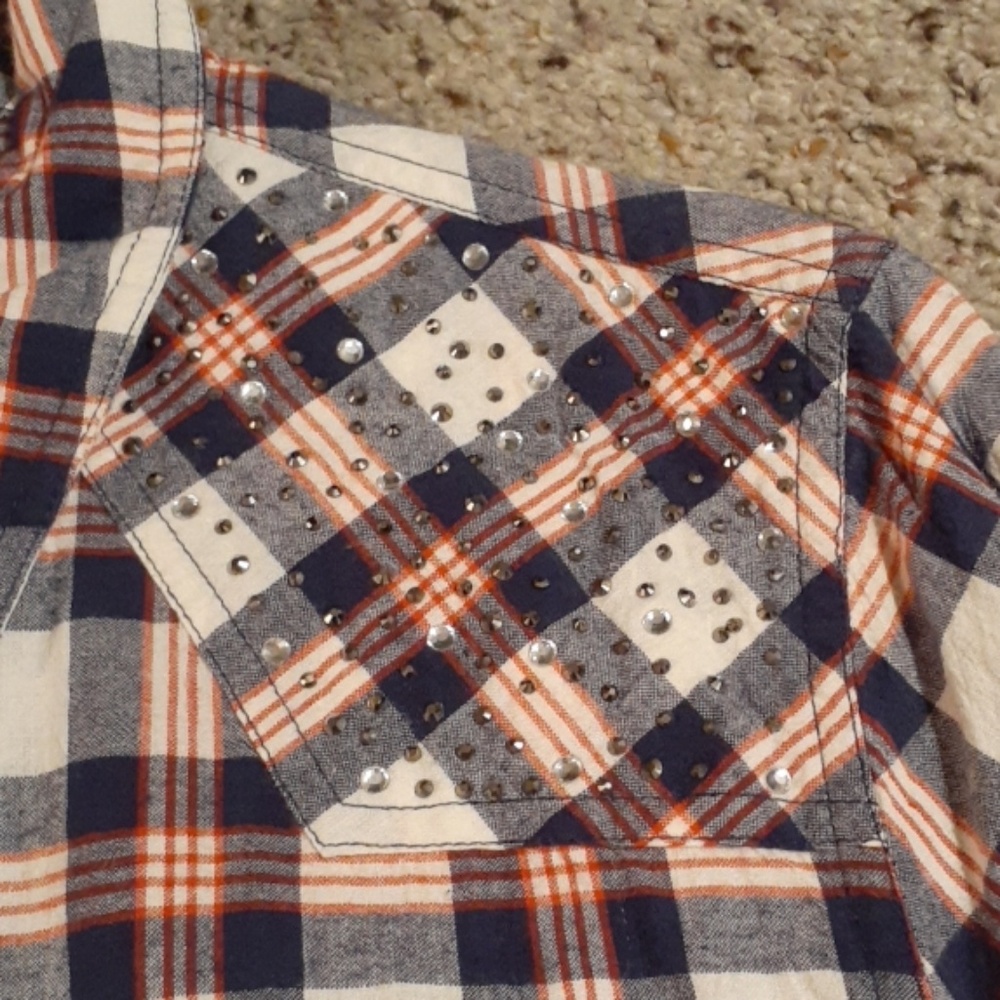 Button up Shirt - Picture 2 of 3